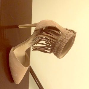 Size 6 1/2 Taupe Sued , Steve Madden